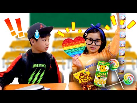 【学校ごっこ】お菓子とプッシュポップで算数のテスト大正解！めいちゃんとたけるくんの良いともだち関係♡教育 寸劇