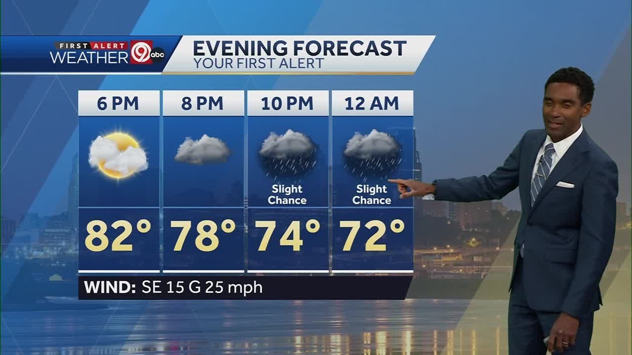 A chance of rain overnight heading into a stormy Tuesday - YouTube