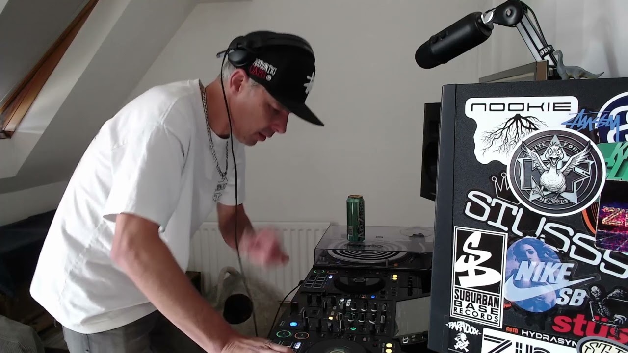 Ver Matt Tremor - Classic neurofunk & rollers D&B mix - July 19th 2026 en YouTube Ver Matt Tremor - Classic neurofunk & rollers D&B mix - July 19th 2026 en YouTube