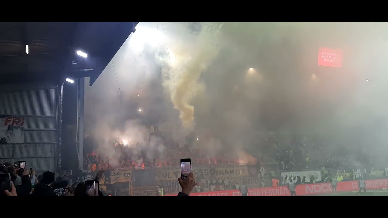 20.12.25 Dynamo Dresden Fans zündeln im Holstein Stadion 