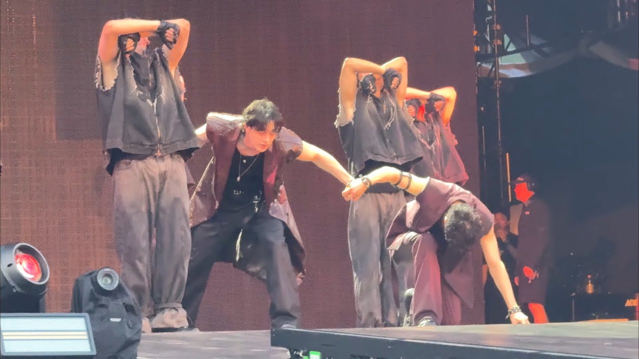 Stray Kids Escape Dominate Chicago 062625