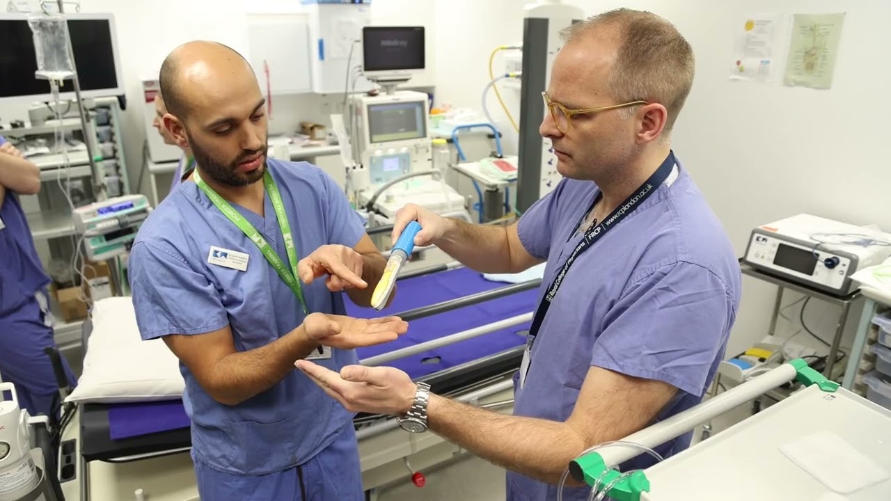 Bwrdd Iechyd yn Arwain y Ffordd gyda Dyfais Speedboat Arloesol i Fynd i'r Afael â Chanser y Colon