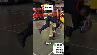 Cómo transportan a las personas los bomberos