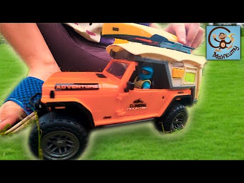Дети и машинки игрушки. Милан и Артём в магазине игрушек. МанкиТайм