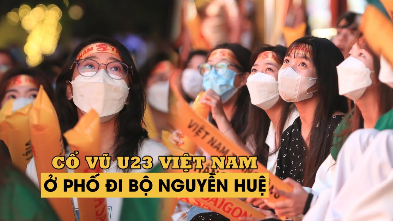 Xem bóng đá ở phố đi bộ Nguyễn Huệ: