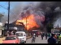 Incendio arrasó con una cuadra en el centro de Gorbea