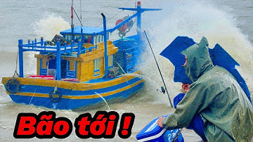 Đi Biển Ngày Mưa Bão Sóng Gió Quá Trời – Cần Thủ Không Lối Thoát!
