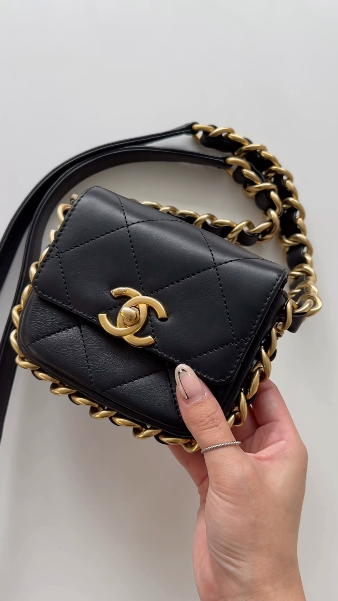 【コーデに馴染むシンプルさ♡】CHANEL ショルダーバッグ シャネルSNAP】憧れバッグはチェーンがポイント！今どきの効かせ
