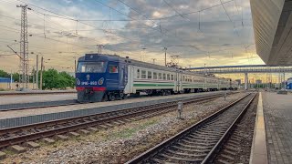 🇺🇿 ЭР9Е-660 на станции Ташкент-Пассажирский / EMU ER9E-660 at the Tashkent-Passenger station.