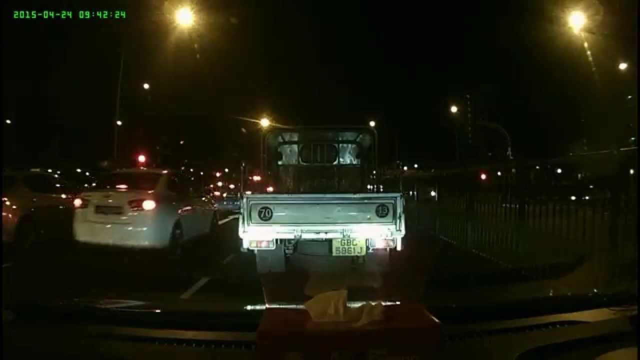 RECKLESS PORSCHE DRIVER IN SINGAPORE ALONG AMK - YouTube