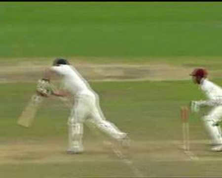 Denesh Ramdin gets hit in the eye whilst wicketkeeping