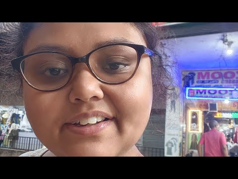 বাবা-মার কান্ড দেখে হেসে ফেললাম।