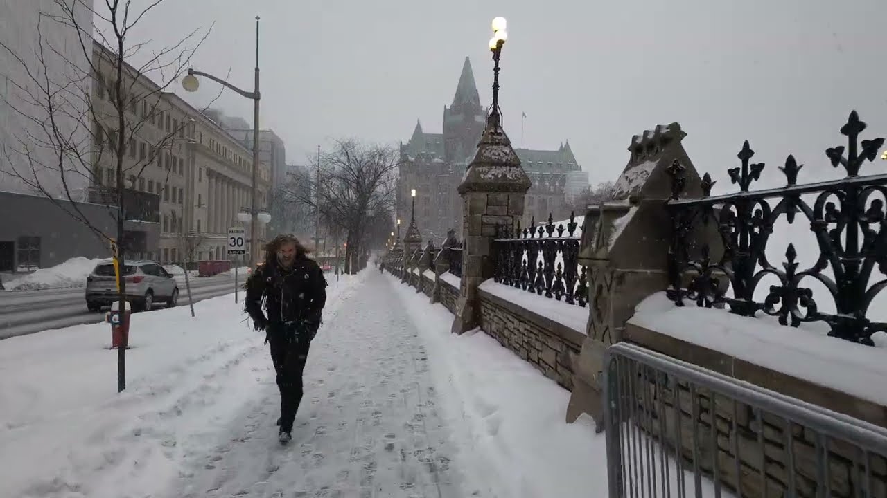 Snowy Evening Walk in Downtown Ottawa | 4K City Walk (Elgin St & Parliament Area)
