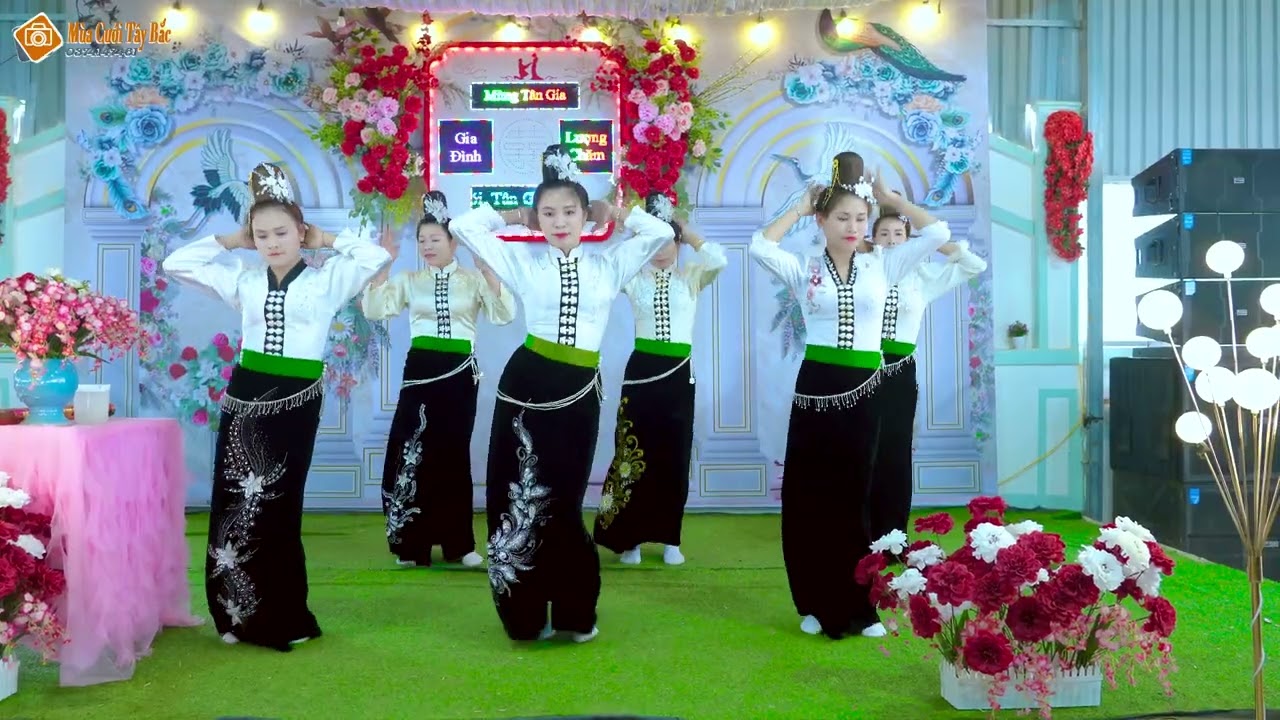 ĐỘI MÚA GIÁ ĐÌNH MÚA MỪNG ANH CHỊ LƯỢNG CHĂM BẢN LỌNG LẦU NẬM LẦU SƠN LA