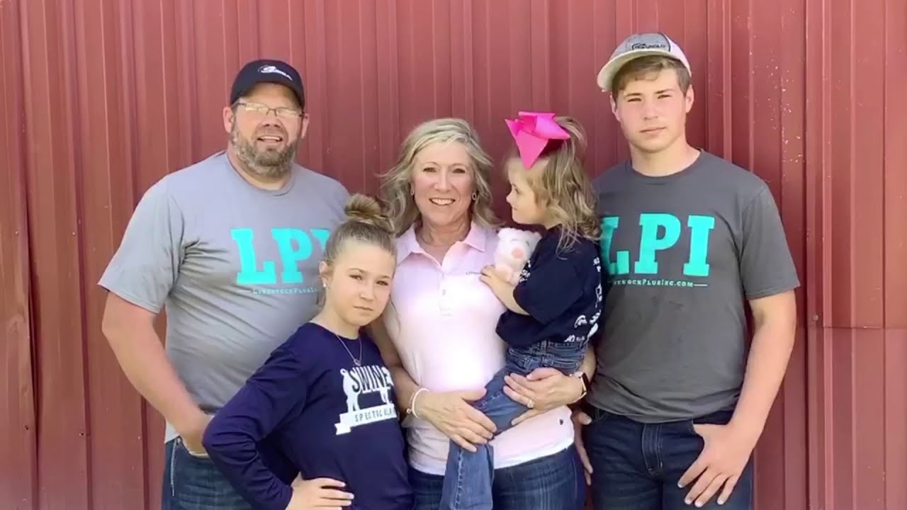 Rohrig family is Iowa Pork Proud - YouTube