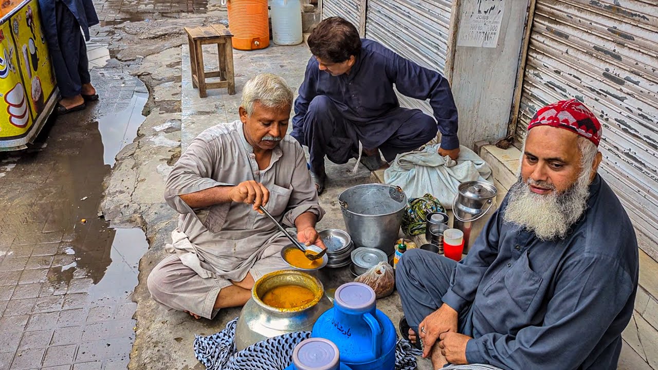 STREET FOOD CHAMPION OF PAKISTAN REVEALS TOP PICKS! BEST CHEAPEST FOOD STREET IN LAHORE