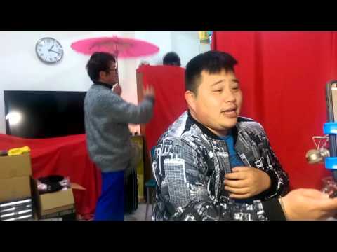 吳震亞導演唱歌2