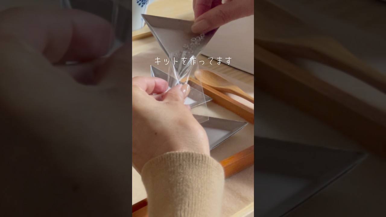 ビーズを数えて詰める𓂃𖥧𖥧個展準備のひととき