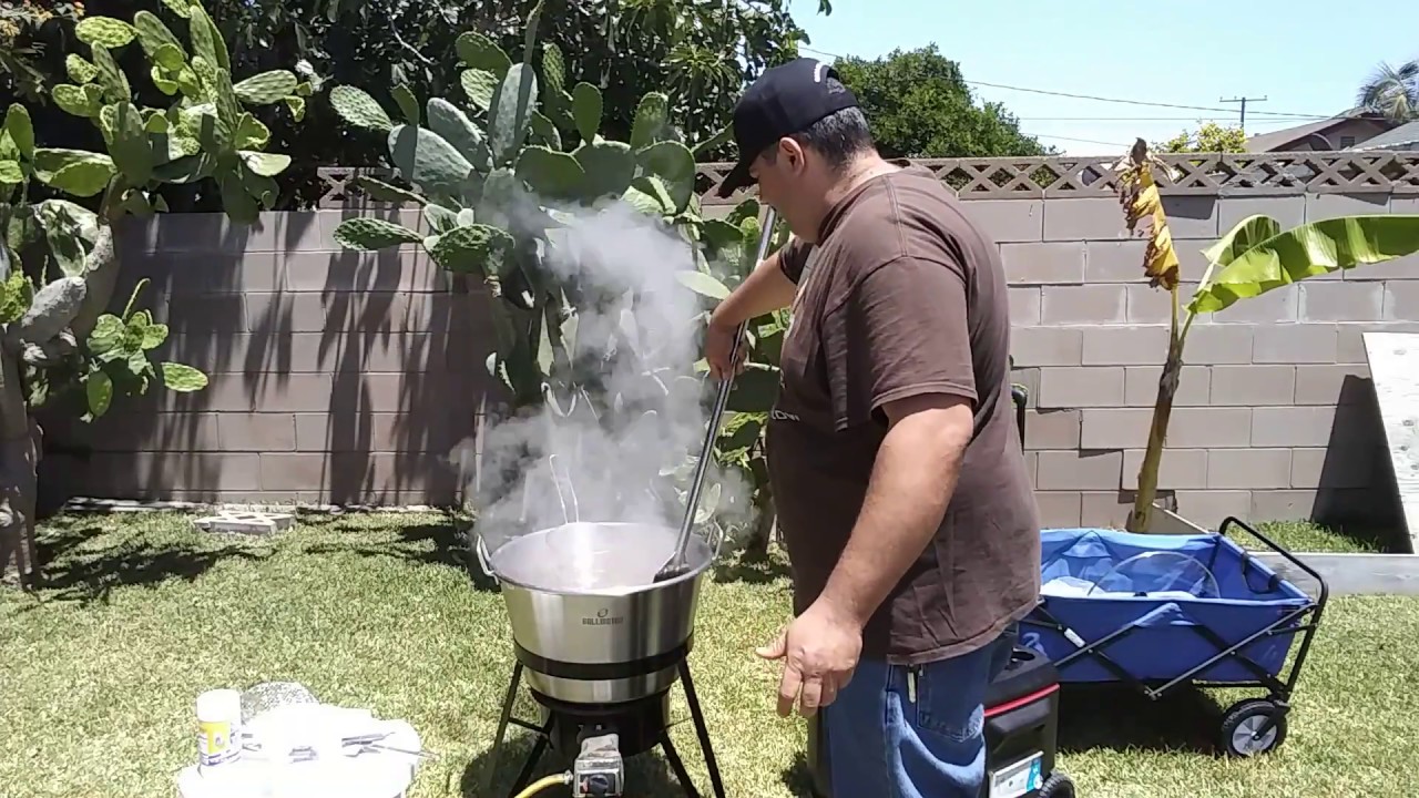 Carnitas, Buches, Costillas, y Cueritos.