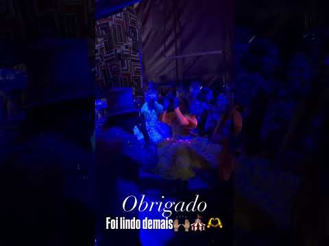 Muitos aplausos dos artistas circenses após o fim do espetáculo