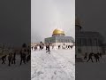 شاهد كيف تكسو الثلوج المسجد الاقصى والقدس 