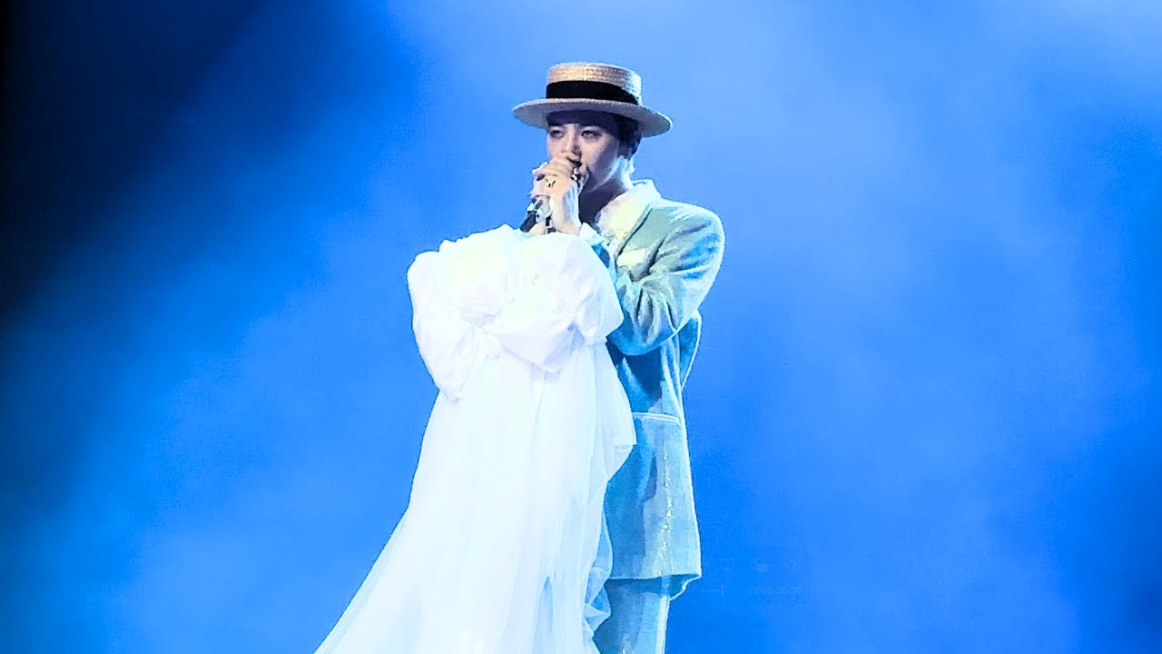 G-DRAGON 2017 WORLD TOUR パジャマ G-Dragon (@xxxibgdrgn) shares heartfelt moments on stage from his