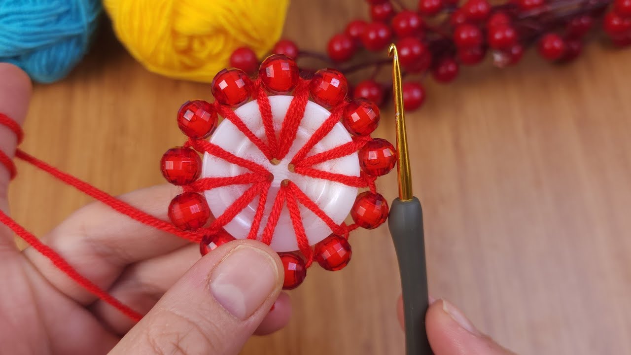 Вау!!!👌 Я связала новый узор с использованием пуговиц и бисера и получила заказ.