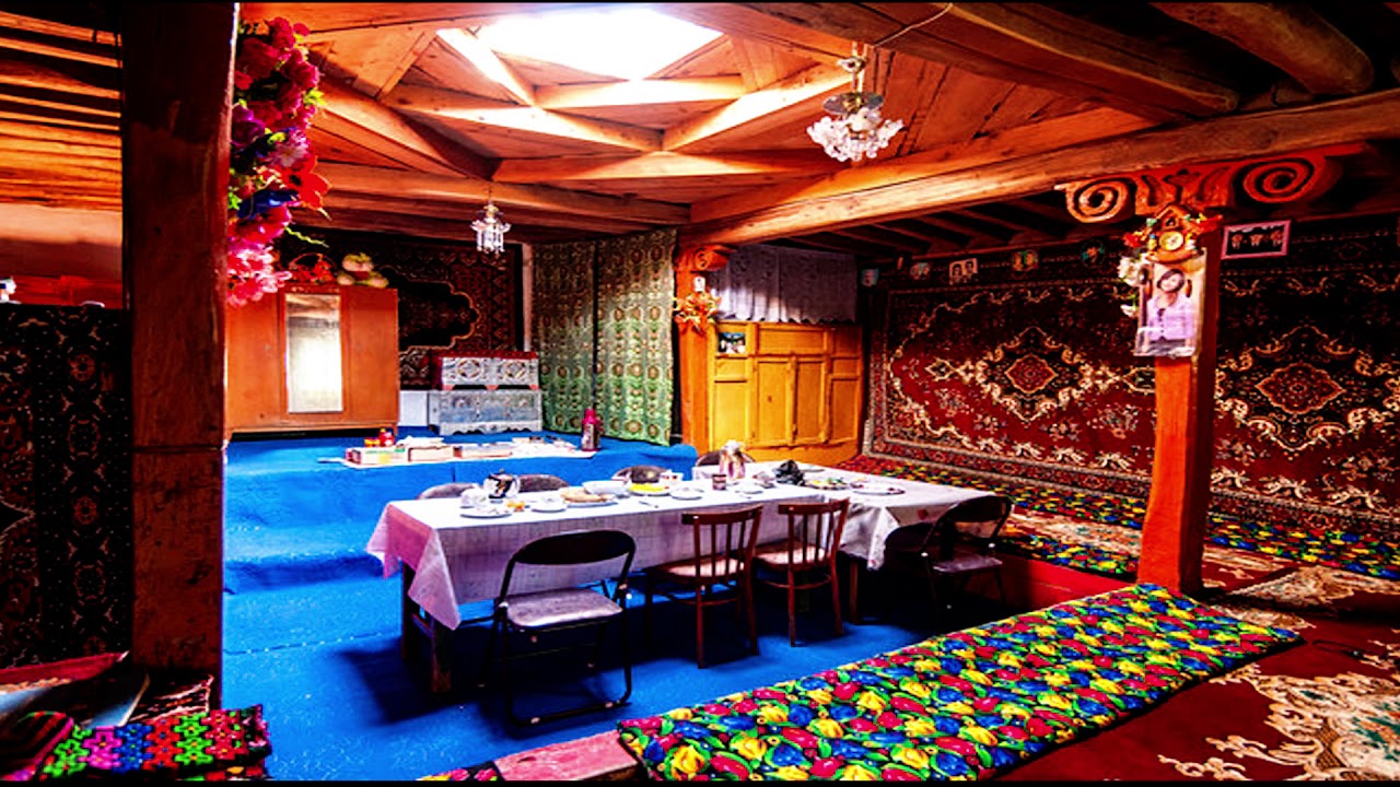 подвал в кишлаке. чайхона узбекистан. традиционное жилище азербайджанцев. жилище таджиков. кишлак комната.