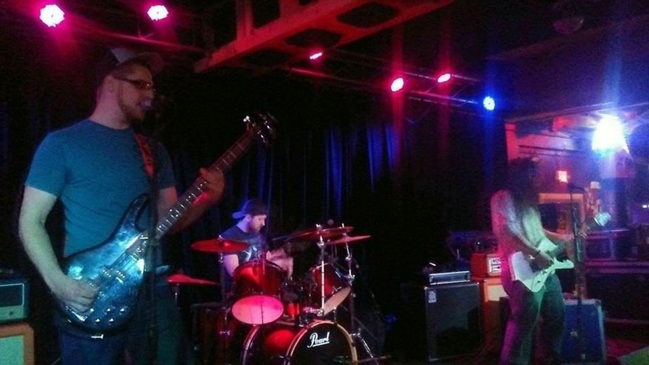 She Ain't Pretty(She Just Looks That Way) The Bedspins YouTube