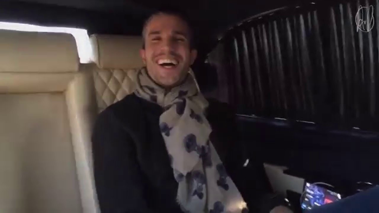R. Kelly - When A Woman's Fed Up (Robin van Persie Cover)
