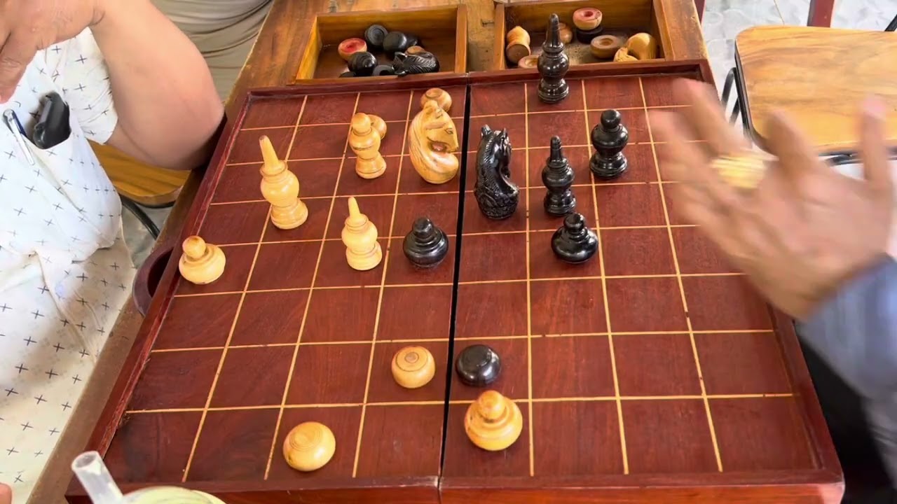 លែងហ៊ានហើយ ទួកសាច់  រវាង បងហុក ខ្លាចាស់កំពូលល្បិច (ខ្មៅ) ប៉ះជាមួយ លោកបង សេះស្ព័ន (ស)    !