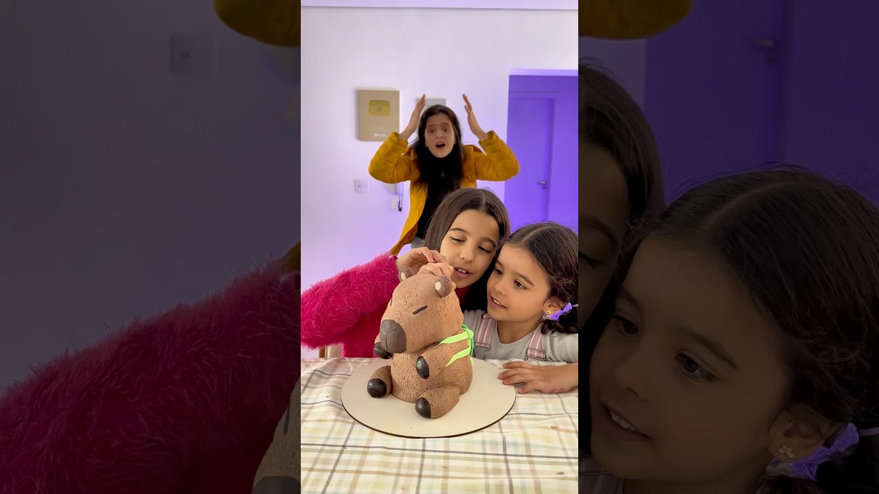 NÃO ACREDITO QUE ELAS DESENHARAM NO BOLO DE CAPIVARA 😱😰 #shorts