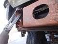 ランクル100のフレームの錆びをニードルスケラーで剥離