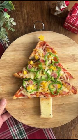 【クリスマスはこれで決まり！食パン1枚で】クリスマスツリーのピザトースト　#クリスマス #食パン #トースト #ピザトースト