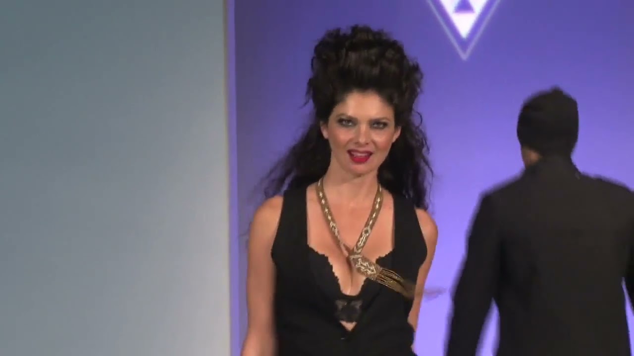 GUESS Jeans F/W 2009 Fashion Show