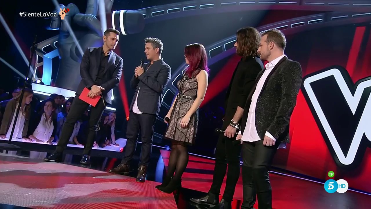 Alejandro Sanz y su equipo: 