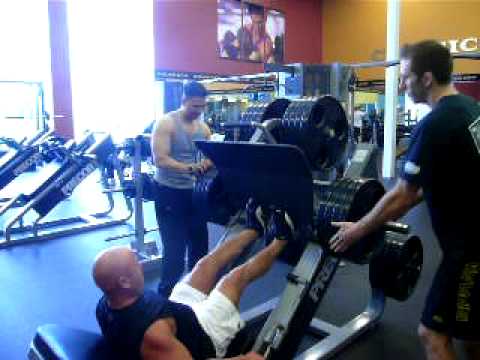 Bobby Rinehart, 1125 lbs. Calf Press (03-27-09)