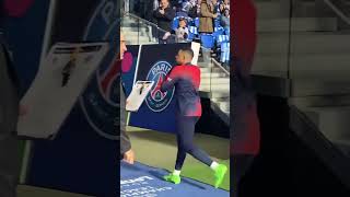 Kylian Mbappé gives his jersey to a child 😍 PSG – Real Sociedad (2-1) ⚽ champions league #mbappe