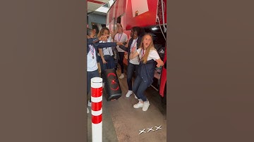 The Ajax Vrouwen know how to party after winning their 3rd league title in history 💃🎶