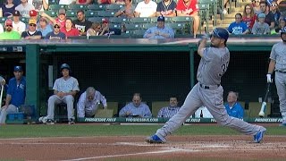 Hosmer launches a three-run shot in the 1st