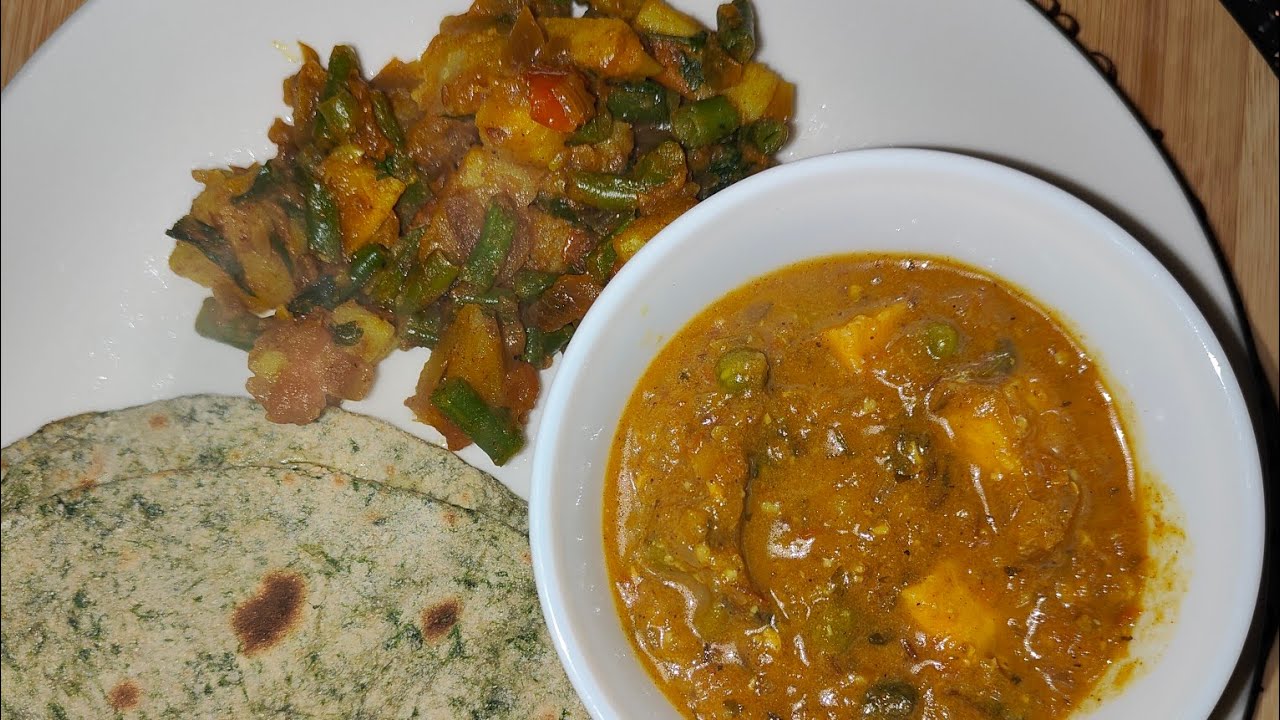  Dinner on my plate! Allo beans ki sbzi with palak ki roti and mutter paneer!! 