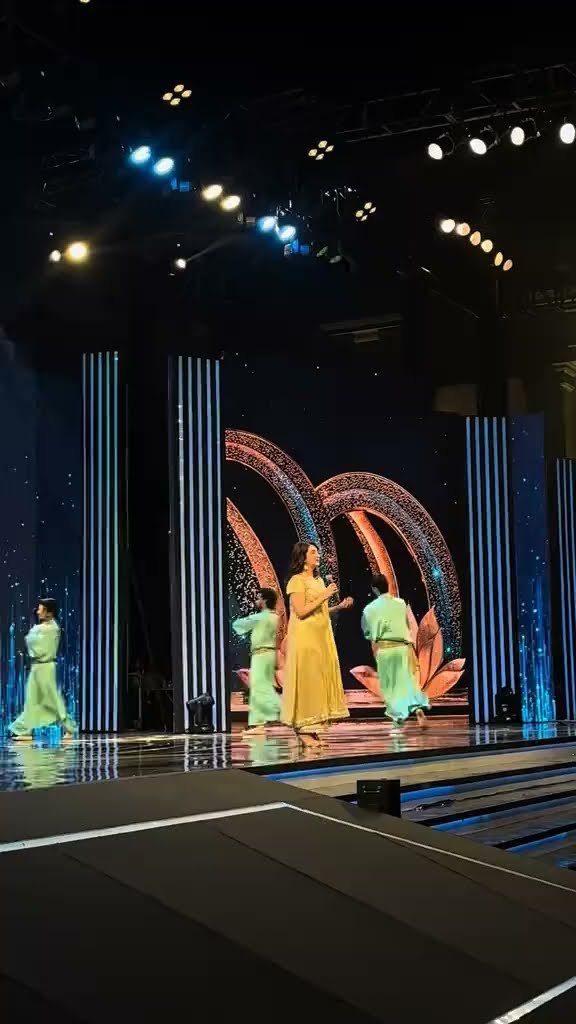Zeb Bangash Stuns at HUM TV's 20th Anniversary with an Unforgettable Performance! ???✨
