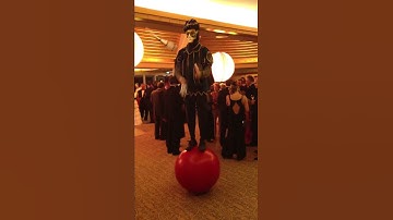 Globe walking juggler