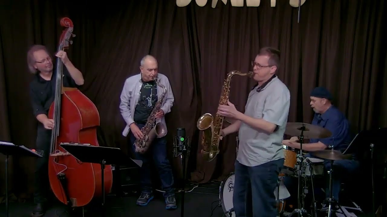 在 YouTube 上觀看「George Garzone with the Jerry Steinhilber Trio - "Crescent"」