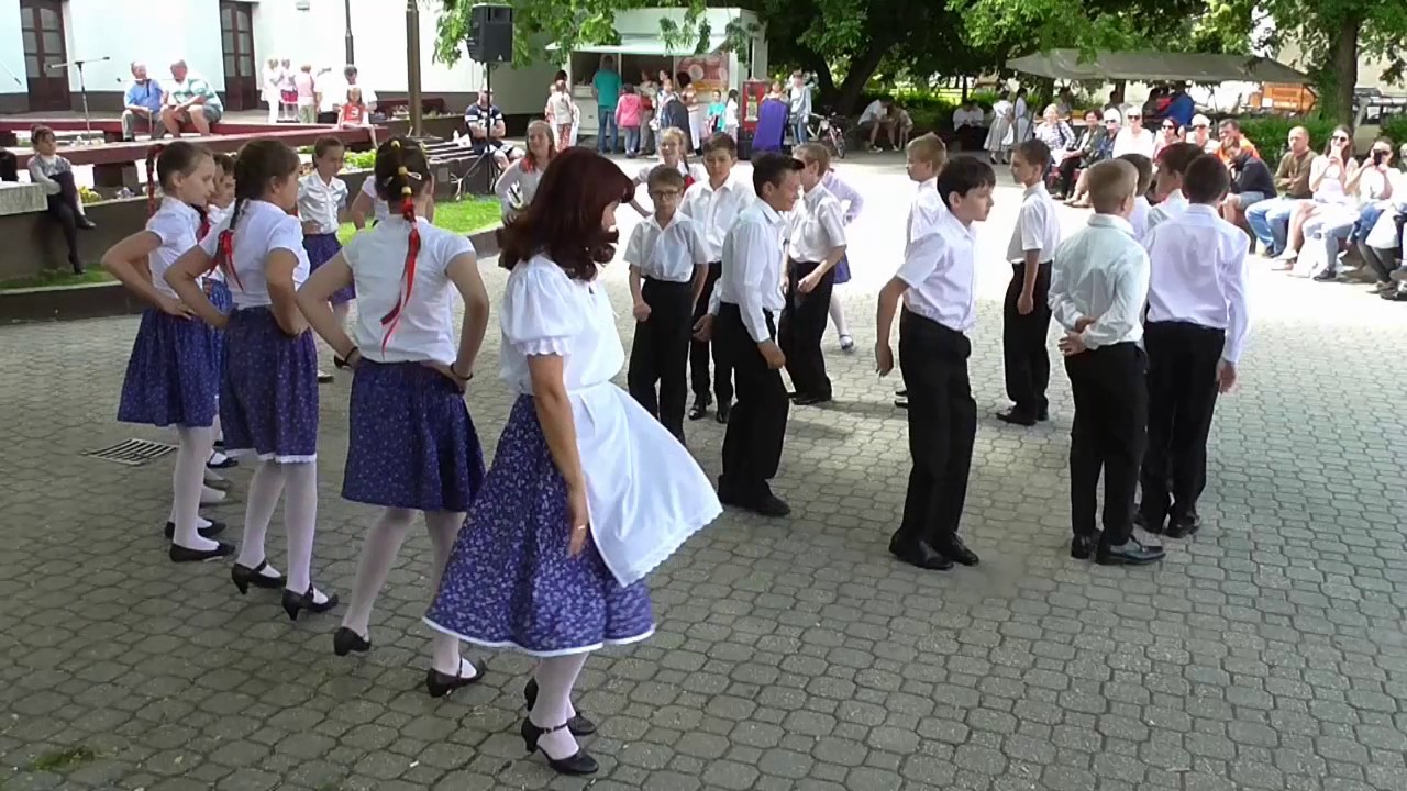 Székács József  Evangélikus Óvoda - Tavaszi játékfűzés karikázóval és verbunkkal