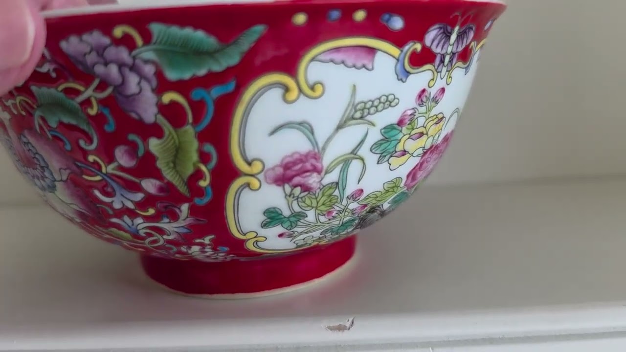 中国　大清康煕年製　粉彩纏枝花卉文　蒜口瓶　V　R6091F Red Bround Open Flower Pattern Fanlangcai Bowl, Qing Dynasty