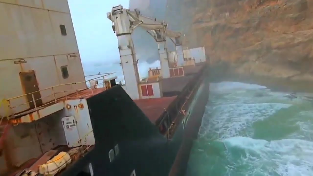 Ship Dragging Anchor in Rough Seas – Ship Grounding Incident Near Shore