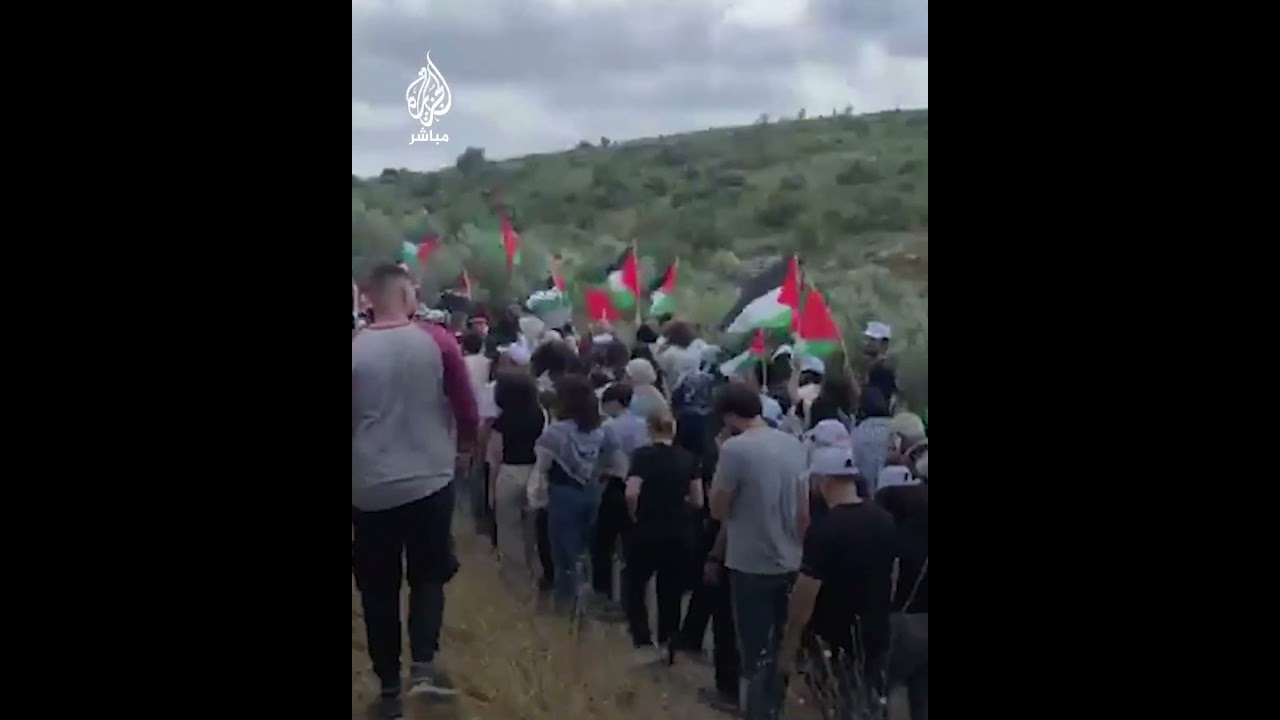 الآلاف من فلسطينيي الداخل يشاركون في مسيرة العودة حاملين الأعلام الفلسطينية وأسماء القرى المهجرة