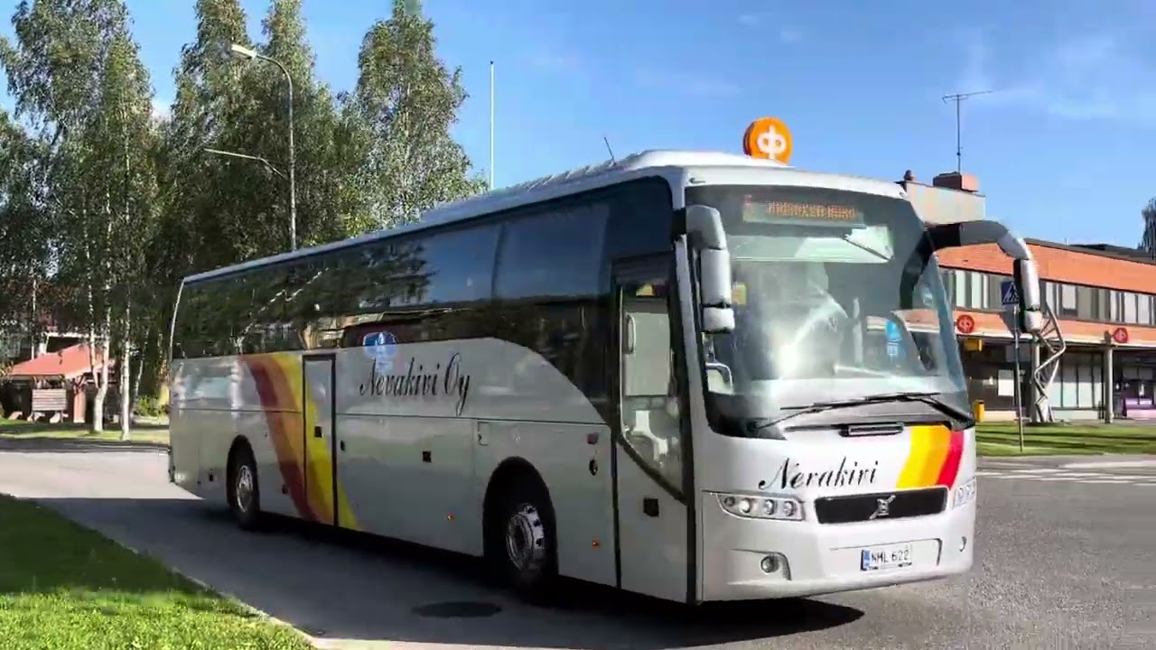 Pudasjärven sisäisen joukkoliikenteen linja-autoja 10.9.2024