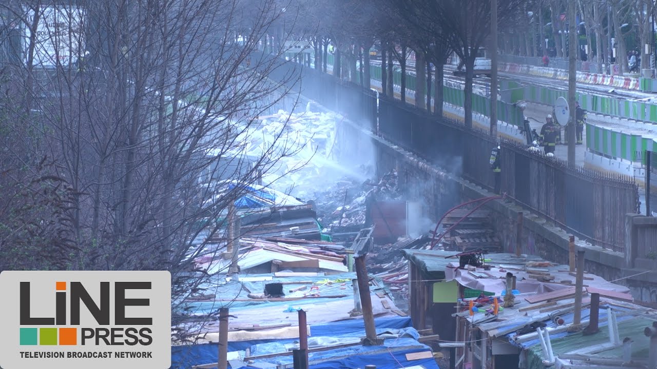 Nouvel incendie dans un camp de Rom / Paris - France 22 février 2017
